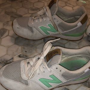 New Balance Sneakers 696